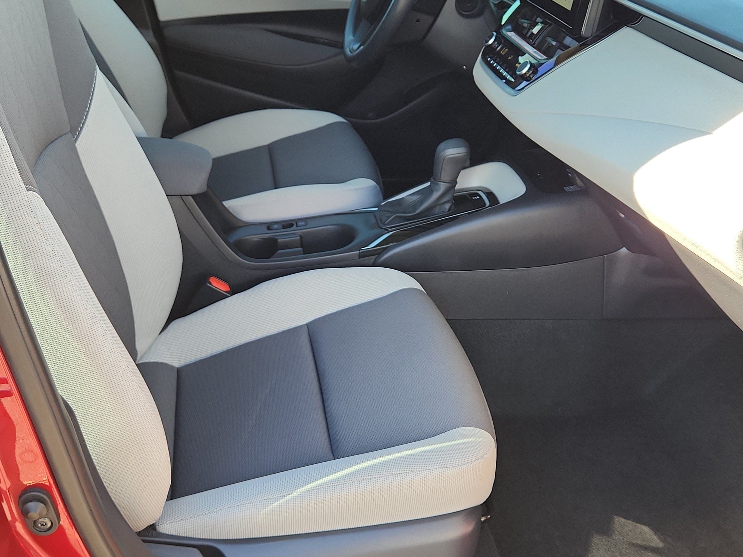 Used 2025 Toyota Corolla LE w/ LE Premium Package FWD image 13