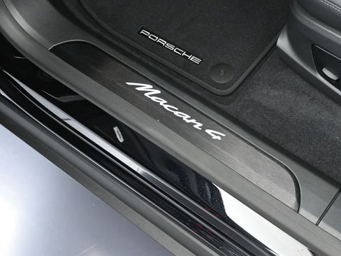 Certified 2025 Porsche Macan 4 Electric AWD/4WD image 16