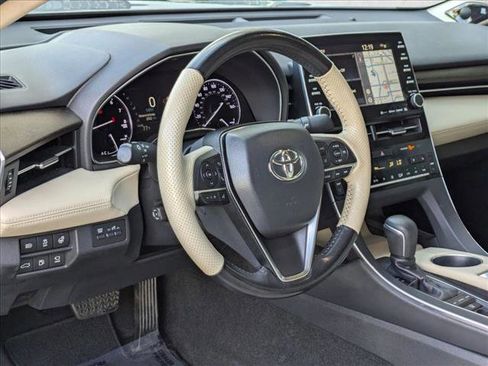 Used 2019 Toyota Avalon Limited image 10