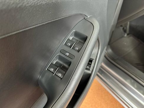 Used 2014 Volkswagen Jetta SE image 16