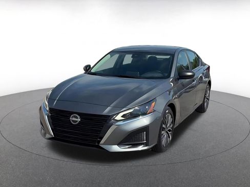 Used 2025 Nissan Altima 2.5 SV image 7