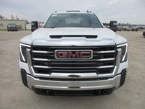 New 2026 GMC Sierra 2500 SLE w/ SLE Value Package; AWD/4WD image 12