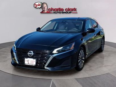 Used 2023 Nissan Altima 2.5 SV