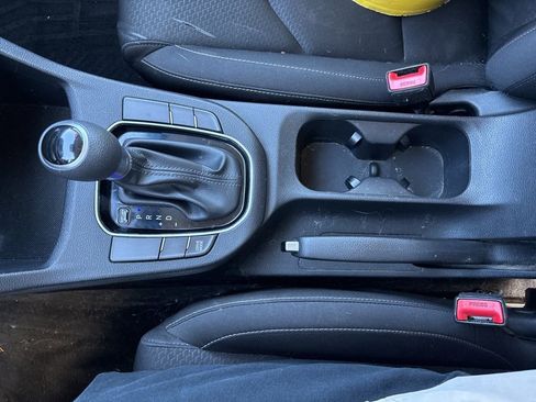 Used 2019 Hyundai Elantra GT image 34