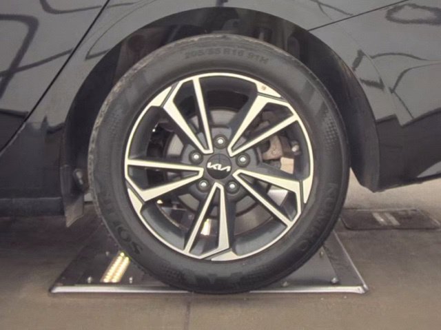 Used 2024 Kia Forte LXS FWD image 23