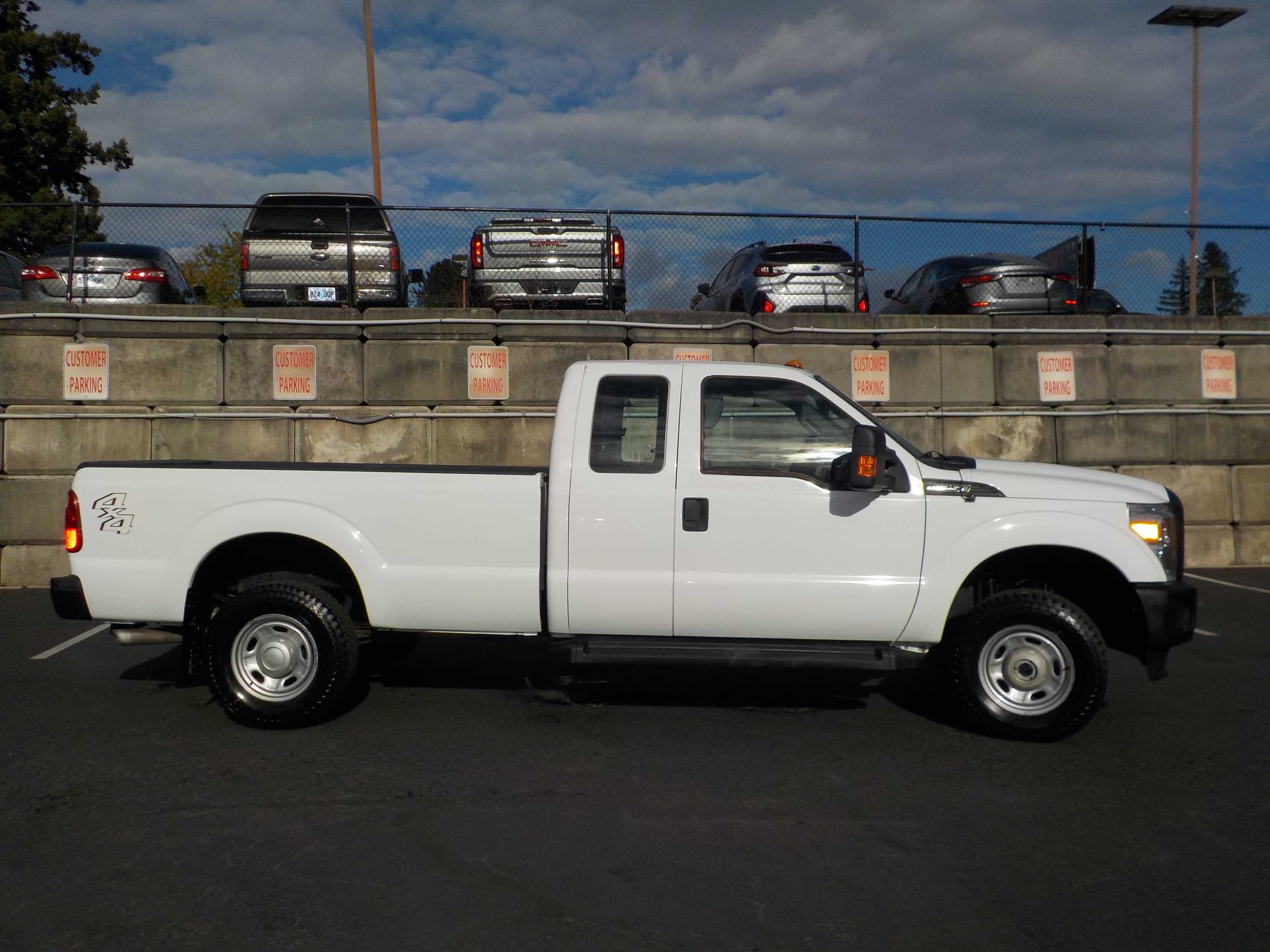 Used 2015 Ford F250 XL w/ Power Equipment Group AWD/4WD image 6