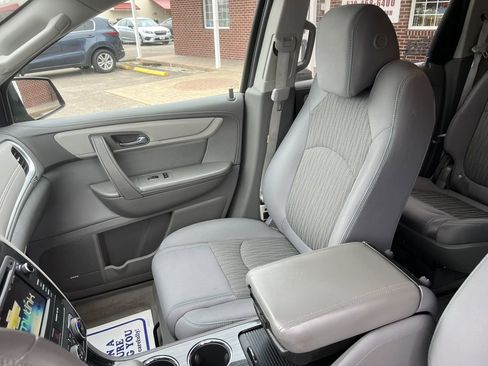 Used 2016 Chevrolet Traverse LT image 11
