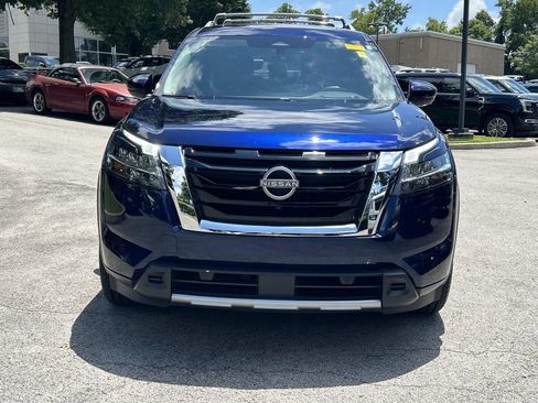 Used 2023 Nissan Pathfinder Platinum FWD image 2
