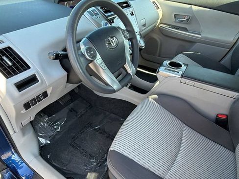 Used 2017 Toyota Prius V Two w/ Carpet Mat Package FWD image 10