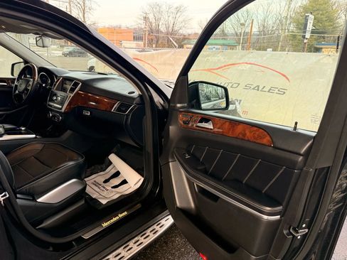 Used 2014 Mercedes-Benz GL 550 4MATIC image 23
