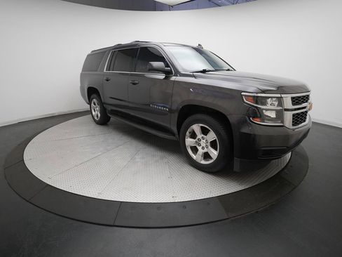 Used 2017 Chevrolet Suburban LT image 36