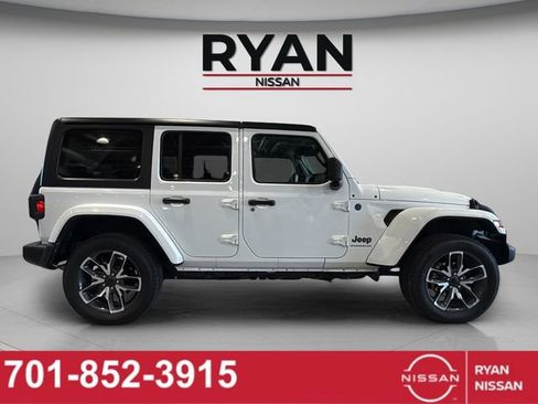 Used 2024 Jeep Wrangler Unlimited AWD/4WD image 18