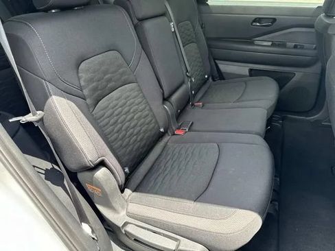Used 2025 Nissan Pathfinder SV FWD image 27