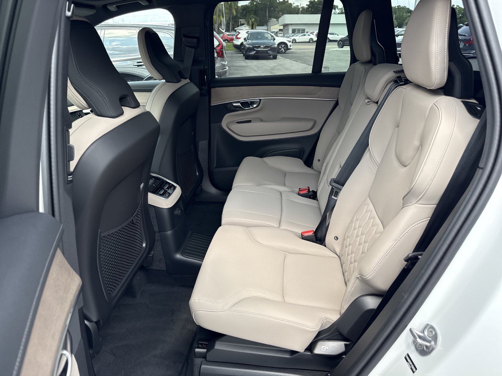 New 2026 Volvo XC90 T8 Plus w/ Protection Package Premier AWD/4WD image 13
