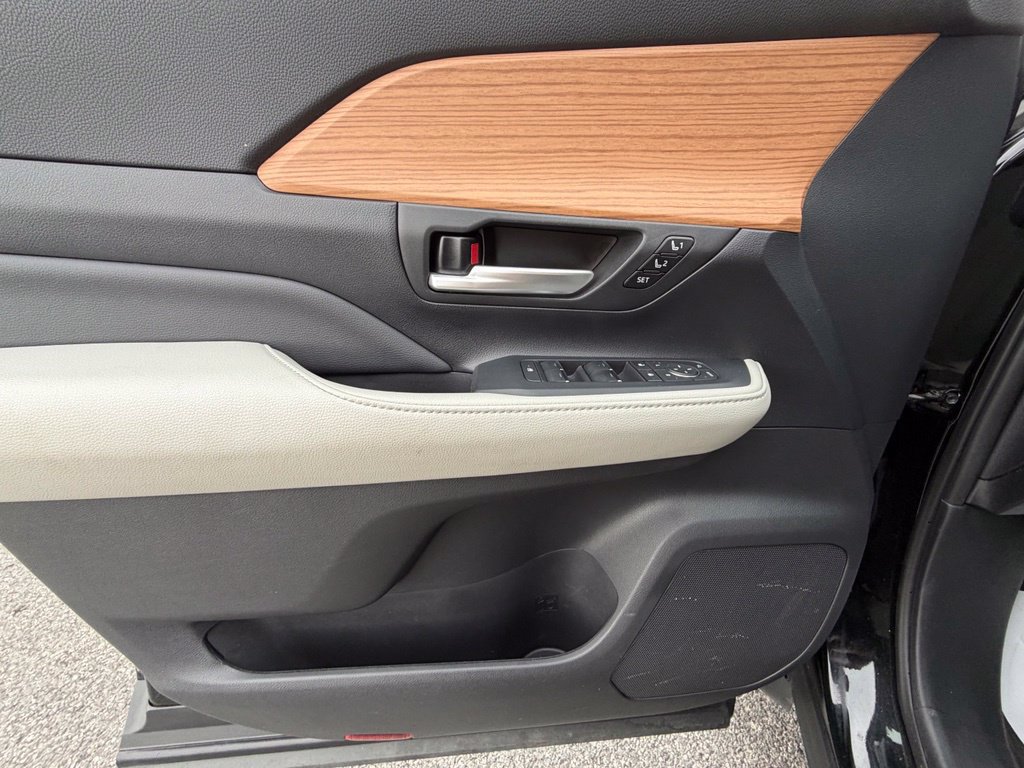 Used 2024 Toyota Grand Highlander AWD Hybrid image 14