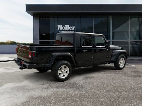 Used 2022 Jeep Gladiator Sport AWD/4WD image 2