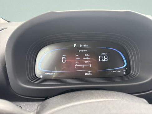 Used 2025 Hyundai Venue SEL FWD image 15