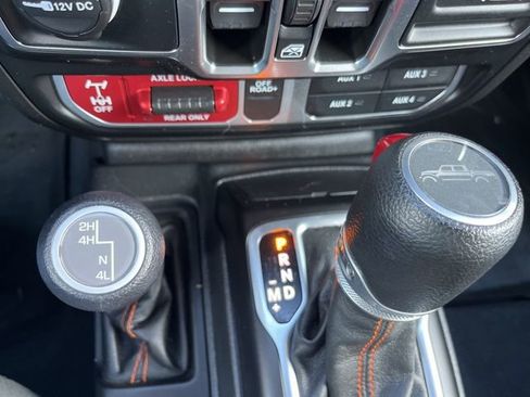 Used 2023 Jeep Gladiator Mojave w/ Cold Weather Group image 25