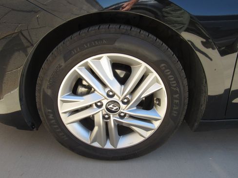 Used 2019 Hyundai Elantra SEL image 5