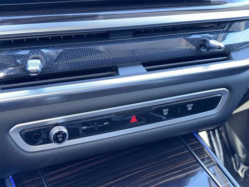 Used 2024 BMW X7 xDrive40i w/ Premium Package image 8