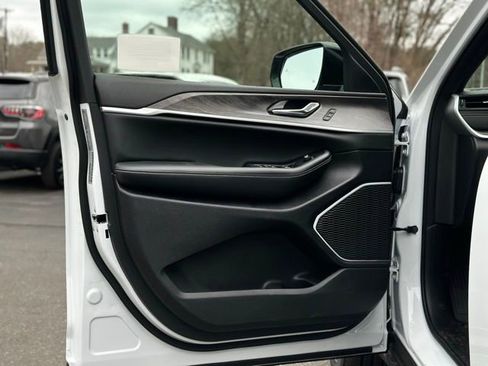 New 2026 Jeep Grand Cherokee L Limited AWD/4WD image 10