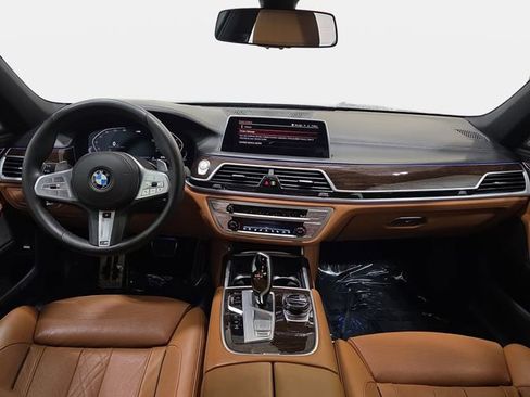 Used 2020 BMW 740i xDrive w/ Luxury Rear Seating Package AWD/4WD image 9