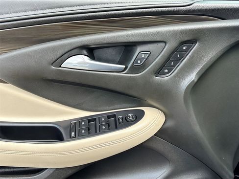 Used 2020 Buick Envision Essence FWD image 18