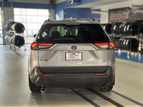 Used 2021 Toyota RAV4 XLE w/ Convenience Package AWD/4WD image 6