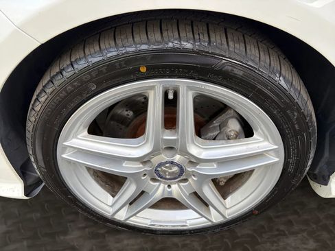 Used 2011 Mercedes-Benz E 550 4MATIC Sedan image 34