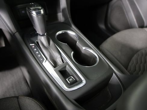 Used 2019 Chevrolet Equinox LT image 17