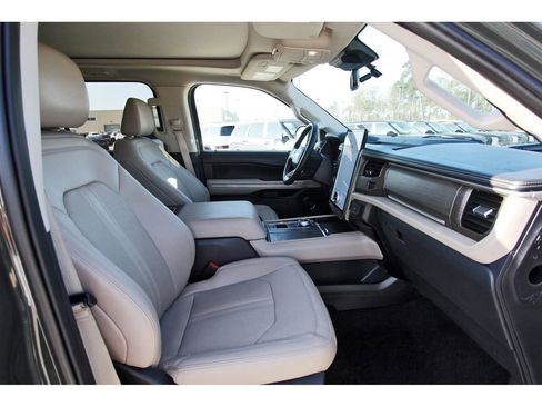 Certified 2023 Ford Expedition Limited image 25