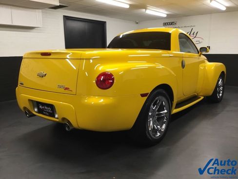 Used 2003 Chevrolet SSR w/ Preferred Equipment Group image 21
