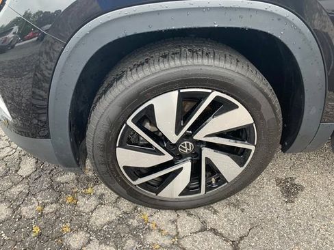 Used 2025 Volkswagen Atlas SE FWD image 41