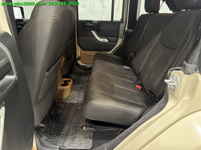 Used 2017 Jeep Wrangler Unlimited Sahara AWD/4WD image 9