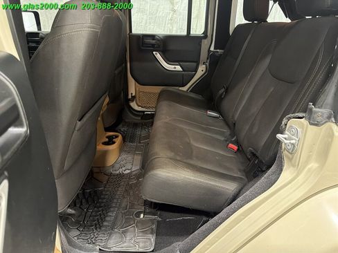 Used 2017 Jeep Wrangler Unlimited Sahara image 9