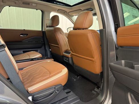New 2026 Nissan Pathfinder Platinum image 27