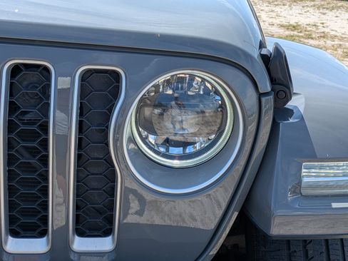 Used 2023 Jeep Wrangler Unlimited Sahara w/ Cold Weather Group AWD/4WD image 10