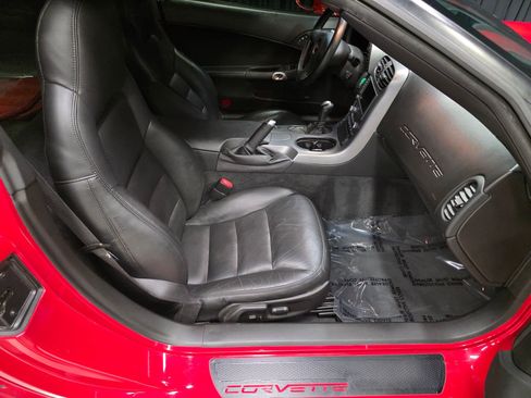 Used 2007 Chevrolet Corvette Coupe w/ Preferred Equipment Group RWD image 3