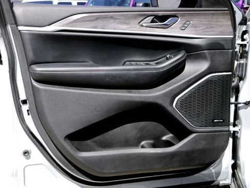 Used 2021 Jeep Grand Cherokee L Limited image 20