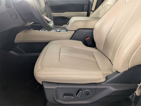 Used 2024 Ford Expedition Limited image 14