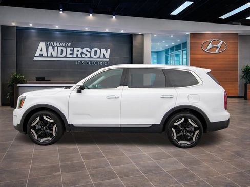 Used 2025 Kia Telluride S FWD image 5