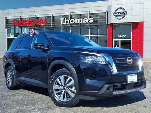 Certified 2024 Nissan Pathfinder SL image 1