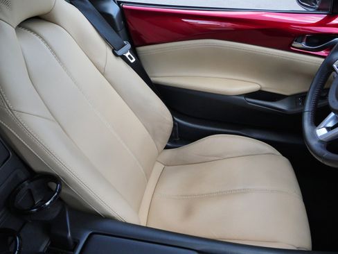 Used 2019 MAZDA MX-5 Miata RF Grand Touring RWD image 14