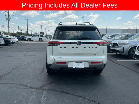 Used 2024 Nissan Pathfinder SL w/ SL Premium Package FWD image 4