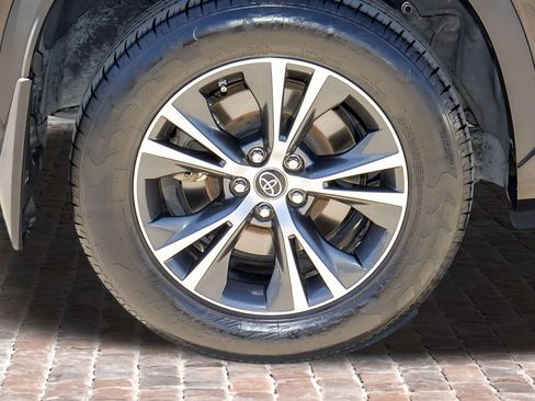 Used 2022 Toyota Highlander LE image 39