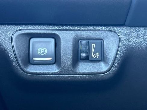 Used 2023 GMC Acadia SLT image 32