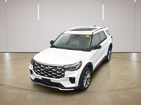 Used 2025 Ford Explorer Platinum w/ Ultimate Package AWD/4WD image 31