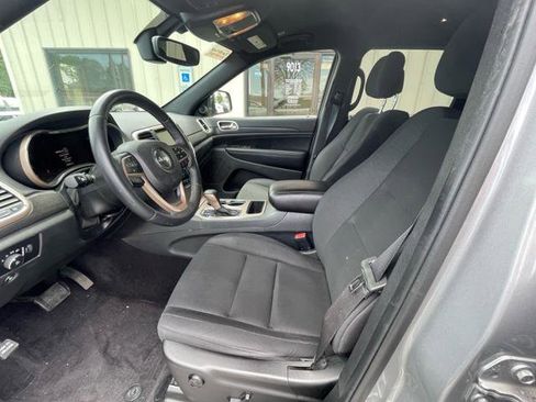 Used 2017 Jeep Grand Cherokee Laredo w/ Quick Order Package 23E image 10