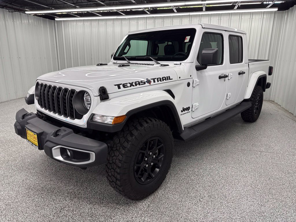 Used 2025 Jeep Gladiator Sport AWD/4WD image 3