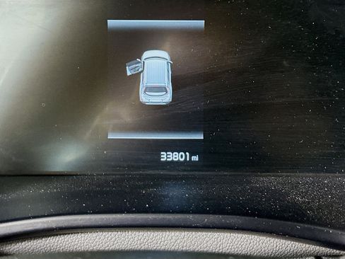 Used 2025 Kia Soul LX w/ LX Technology Package FWD image 19